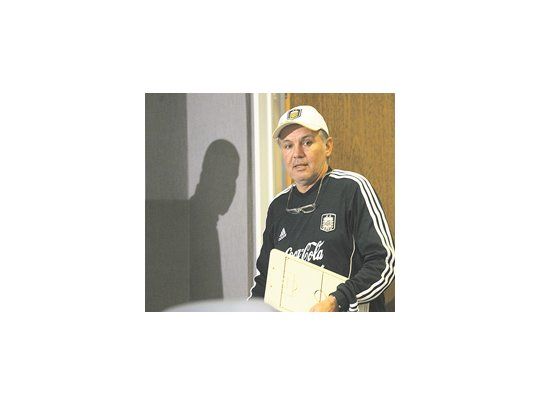 Alejandro Sabella también se puso contento por la decisión de Juan Sebastián Verón de seguir seis meses más: «Es una buena noticia para el fútbol», dijo.