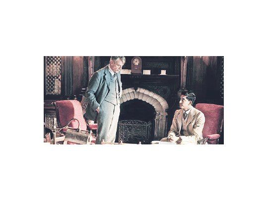 Genios. Jeremy Irons y Dev Patel en “El hombre que conocía el infinito”.