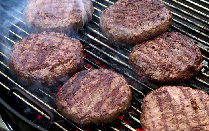 La carne picada mal cocida es la principal fuente de transmisión del SUH.&nbsp;
