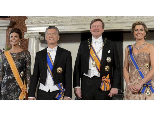Imagen de archivo. Los reyes Máxima y Guillermo junto a Mauricio Macri y Juliana Awada