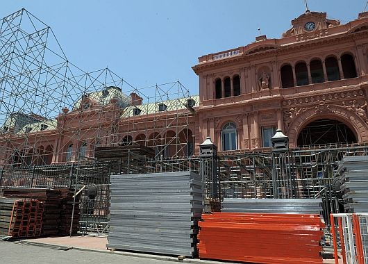 Se aceleraron los preparativos en los alrededores de la Casa Rosada.