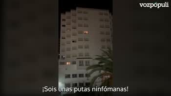 indigna a espana una agresion machista en masa contra un colegio de mujeres