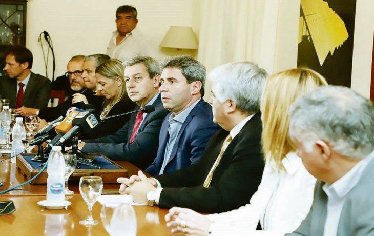 Indicadores. El mandatario sanjuanino señaló que busca paliar situación nacional que afecta a la provincia.