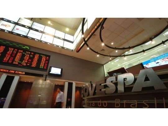 El Bovespa cayó un 0,4% y el real se depreció un 0,6% a 3,17