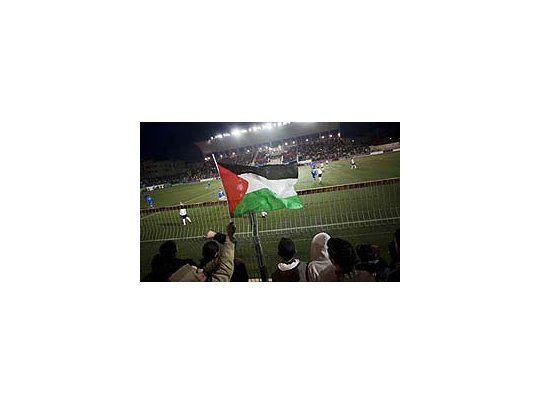 Fiesta. La gente vibró con el primer partido de Palestina en la Franja de Gaza. ¿El resultado? Quedó en un segundo plano.