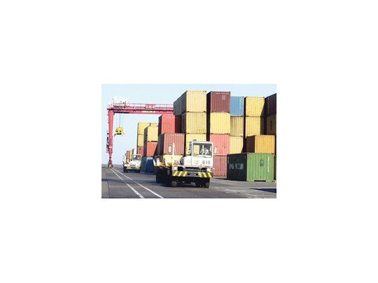 Superávit comercial bajaría un 50% este año