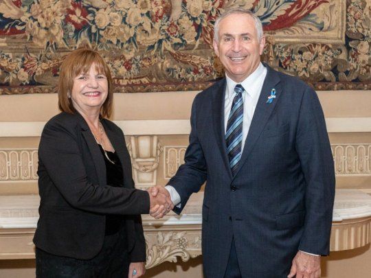 Patricia Bullrich y Marc Stanley.