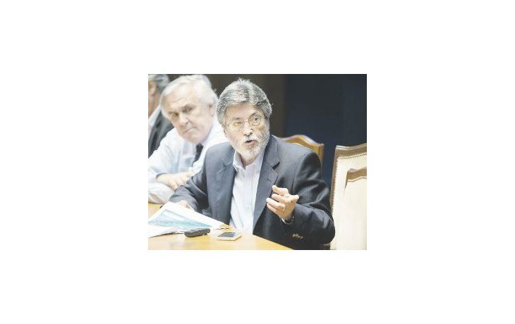El titular de la Afip, Alberto Abad, cuando informó ayer los números que arrojó marzo para la recaudación impositiva.