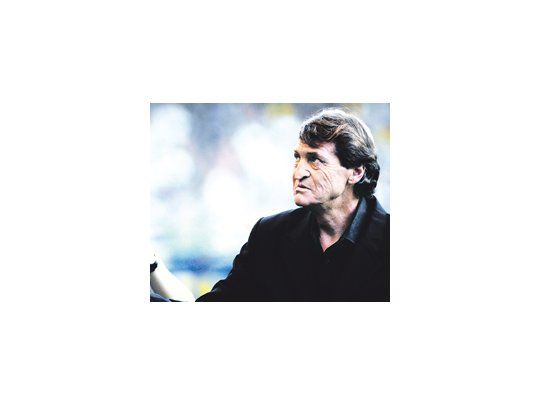 Julio César Falcioni respaldó a Javier García en el arco de Boca y dijo que va a cambiar el esquema porque no tiene a Riquelme.