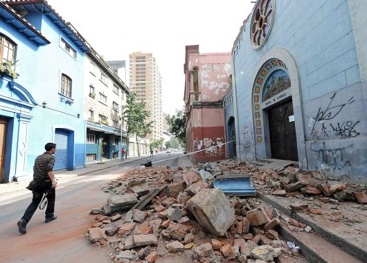 Chile en estado de catástrofe tras el fuerte terremoto: hay más de 300 muertos (foto 1)