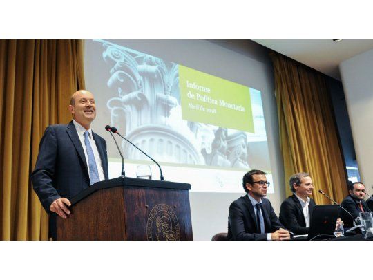 Sturzenegger dijo que el BCRA evalúa subir la tasa para alcanzar meta del 15% de inflación