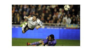 El momento previo al gol de Piatti. Valencia tiene un pie en las semifinales.