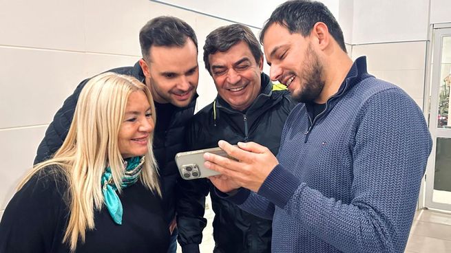 Gabriel Pradines junto a Omar De Marchi tras la victoria en los comicios del PRO en Mendoza.&nbsp;