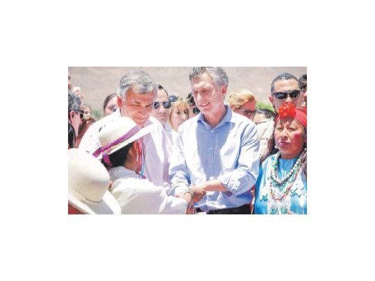Mauricio Macri con Juliana Awada y Gerardo Morales, ayer en Jujuy, participaron de un homenaje a la Pachamama, previo al acto  de cierre de campaña.