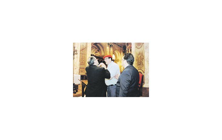 Católicos ultraconservadores, definidos por la Iglesia como una secta de fanáticos, interrumpieron a los gritos un acto conmemorativo en la Catedral en el que participaban también colectividades judías.