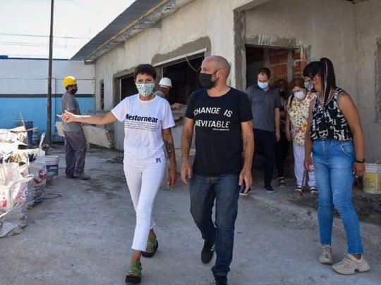 La remera de Mayra Mendoza tiene un valor de $1.400&nbsp;