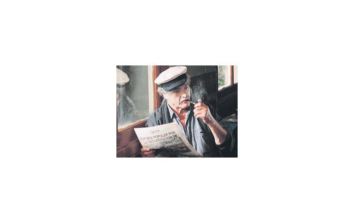 Lito Cruz es el marinero cuyo barco queda atrapado en un lugar mítico donde el tiempo se detiene en un raro ejemplo de film fantástico nacional relacionado con los años de plomo.