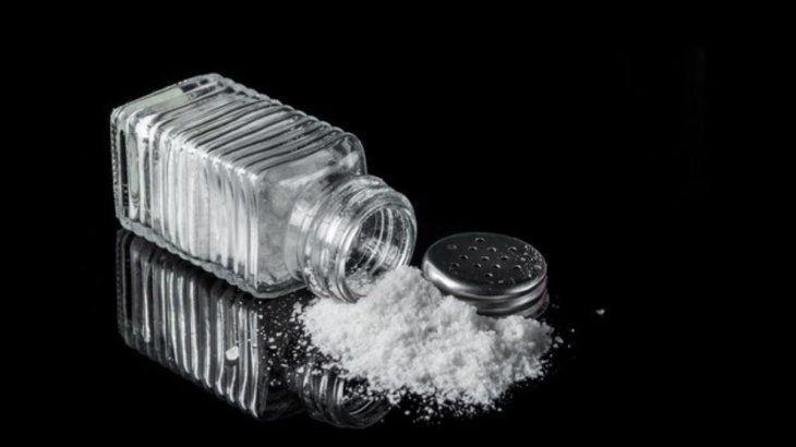 El consumo excesivo de sal puede tener riesgosos efectos en la salud. El consumo excesivo de sal puede tener riesgosos efectos en la salud.