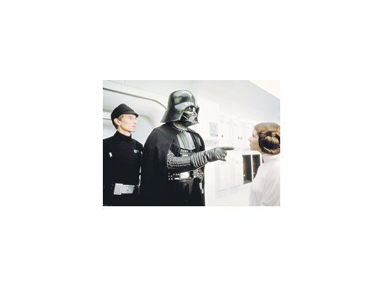 Disney, ahora dueño de Lucasfilm, no tendría mayor prurito en resucitar a Darth Vader, que había muerto al final de «El retorno del Jedi».