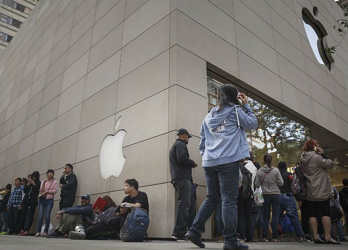 Así esperaban los fanáticos de Chicago por el iPhone.