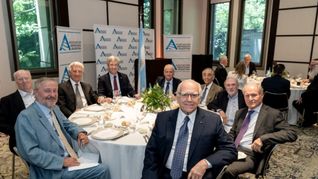 Santiago Bausili junto a la cúpula de la Asociación Empresaria Argentina (AEA).