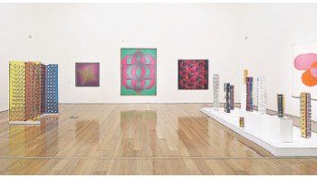 ámbito.com | El montaje de “Polesello joven 1958-1974” demuestra una vez más que todo es bello, de buen gusto, en un artista que nunca cayó en elucubraciones científicas y se dirigió a todos los que se acercaron a su obra con espíritu lúdico.