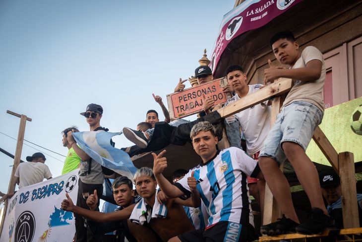 20-12-2022_cientos_de_miles_de_hinchas (6).jpg