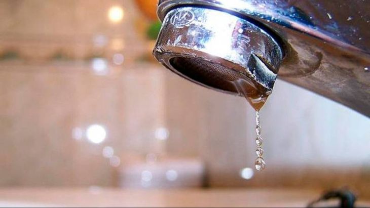 El fallo cita normas internacionales que reconocen el acceso al agua potable como derecho humano esencial.