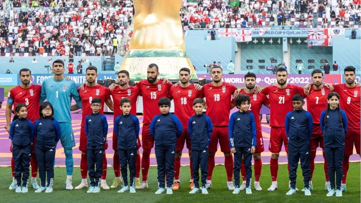 Mundial de Qatar 2022: la selección de Irán no entonó su himno en modo de protesta