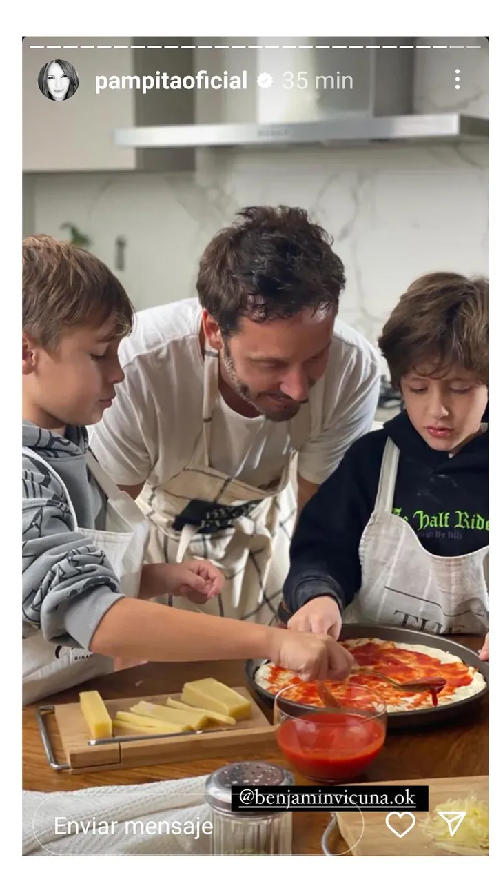 La modelo, de vacaciones con amigas en Miami, aprovechó sus redes sociales para saludar a los padres de sus hijos. 