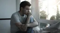 La psicología explica el significado de no tener amigos y sus efectos.