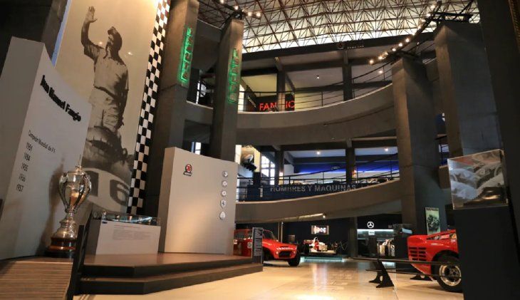 El piloto es la personalidad más importante de Balcarce y una de las más importantes de nuestro país a nivel internacional. El piloto es la personalidad más importante de Balcarce y una de las más importantes de nuestro país a nivel internacional.