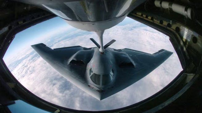 Estados Unidos moviliza recursos militares con la mirada atenta en Medio Oriente.