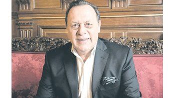 ámbito.com | INCENTIVO. El ministro de Turismo, Gustavo Santos, quiere que la devolución del IVA aliente los pagos con tarjeta y reduzca la economía en negro.