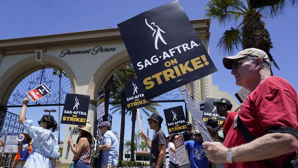 Hollywood Actors and Studios Return to Negotiating Table: Strike Update