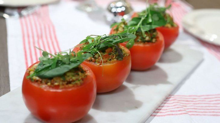 Stuffed tomatoes are a great option to use quinoa, the seed used by astronauts. Stuffed tomatoes are a great option to use quinoa, the seed used by astronauts.
