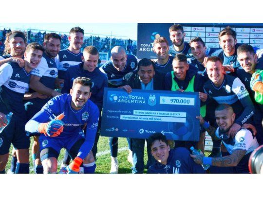 Gimnasia y Esgrima La Plata avanza en la Copa Argentina.