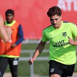 Julián Álvarez volvió a trabajar con sus compañeros después de varios días de ausencia.