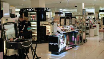 El consumo masivo creció 4,6% interanual en junio, impulsado por los canales tradicionales y perfumerías.