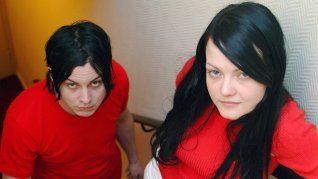 Jack y Meg White, el dúo que cambio el rock y blues del nuevo milenio. Jack y Meg White, el dúo que cambio el rock y blues del nuevo milenio.