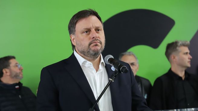 Leandro Santoro, candidato de Es Ahora Buenos Aires, reconoció la derrota, pero llamó a no bajar las banderas. 