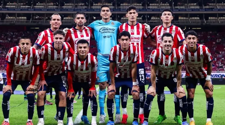 Uno de los jugadores que Chivas no tendrá en cuenta para el Clausura 2026 es Érick Gutiérrez. Al Guti se le suman nombres como Alan Mozo, Alan Pulido, Teun Wilke, Eduardo García, Luis Olivas y Leonardo Sepúlveda. La directiva ya no renovó a Isaác Brizuela y Chicharito Hernández, vendió a Raúl Martínez a Necaxa y prestó a Cade Cowell a New York Red Bull.