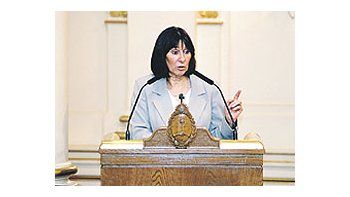 Felisa Miceli ayer en Casa de Gobierno, al lanzar medidasde protección para motocicletas. Hoy viajará a Brasilen momentos de fragilidad del comercio en el Mercosur.