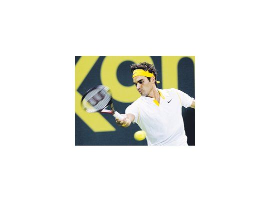 Federer inició 2011 con una sutileza marca registrada: ejecutó un tiro entre sus piernas que deslumbró a todos.