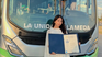 Se gradúa de la UANL y posa con el camión que la acompañó durante su carrera.