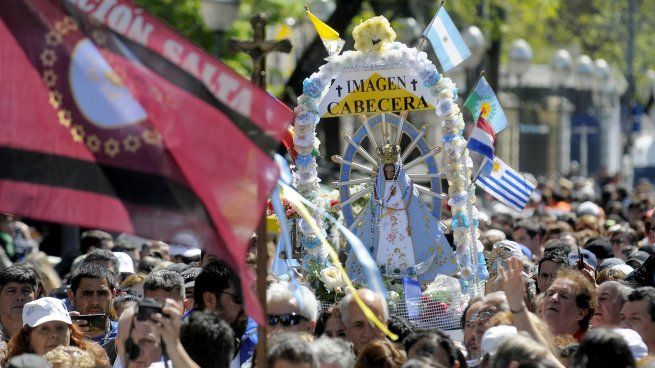 Miles de fieles caminarán desde Liniers hasta la Basílica de Luján siguiendo el lema “Madre, danos amor para caminar con esperanza”.