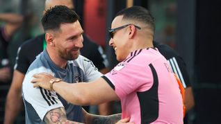 El simpático encuentro entre dos grandes: Lionel Messi y Daddy Yankee.