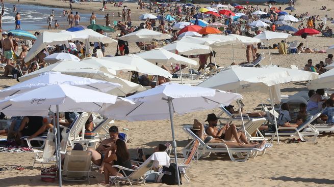 Más de 200.000 argentinos vacacionan en Uruguay.