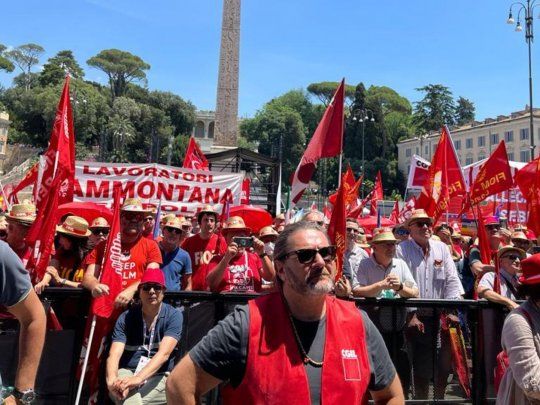 La manifestación llenó la Piazza del Popolo