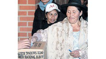 Savina Cuéllar, ex aliada de Evo Morales y hoy opositora, se convirtió ayer en la prefecta electa de Chuquisaca. Prometió realizar también en esa región, prometedora en materia de gas, un referendo autonomista.